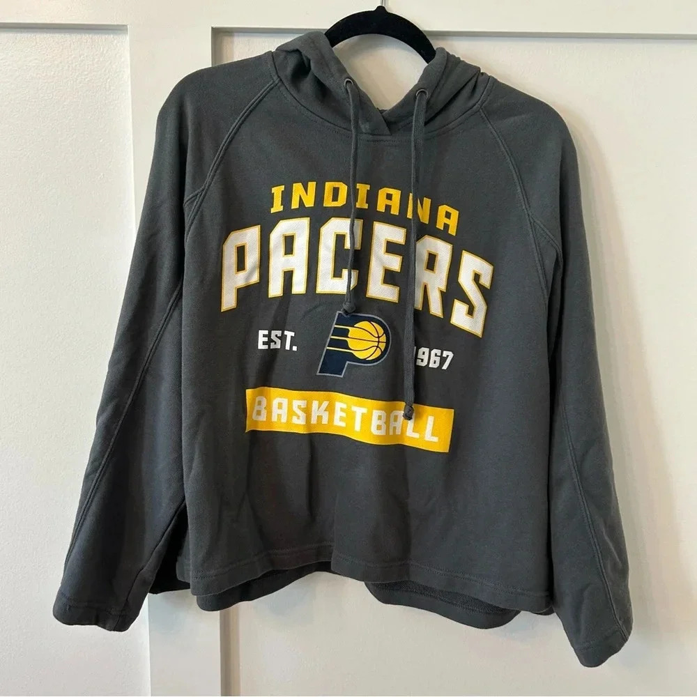 Sportiqe Women’s Grey Indiana Pacers Cropped Pullover Hoodie Size M